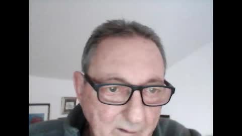 Snapshot of georg1412 chatting on April 10, 3:28 pm georg1412 online show from April 10, 3:28 pm