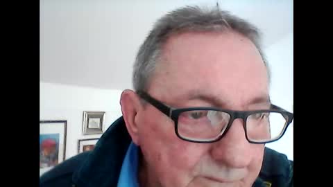 Snapshot of georg1412 chatting on April 12, 12:21 pm georg1412 online show from April 12, 12:21 pm