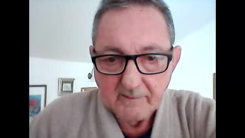 Snapshot of georg1412 chatting on April 15, 9:27 am georg1412 online show from April 15, 9:27 am
