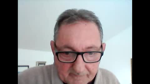 Snapshot of georg1412 chatting on April 21, 9:48 am georg1412 online show from April 21, 9:48 am