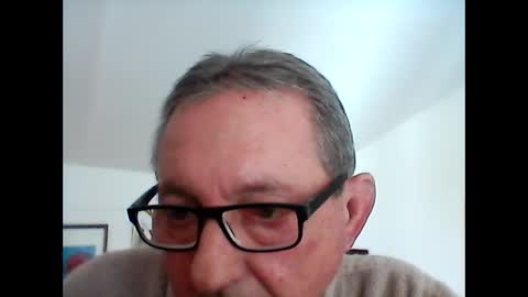 Snapshot of georg1412 chatting on May 4, 9:05 am georg1412 online show from May 4, 9:05 am