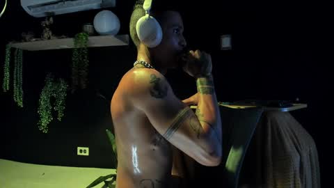 independent model online show from February 8, 7:26 am