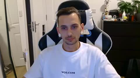 Snapshot of georgek0011 chatting on October 3, 2:52 am georgek0011 online show from October 3, 2:52 am