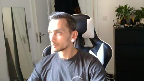 Snapshot of georgek0011 chatting on June 19, 6:45 pm georgek0011 online show from June 19, 6:45 pm