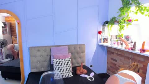 Snapshot of georgina_coule chatting on April 5, 12:02 pm Georgina Coule online show from April 5, 12:02 pm