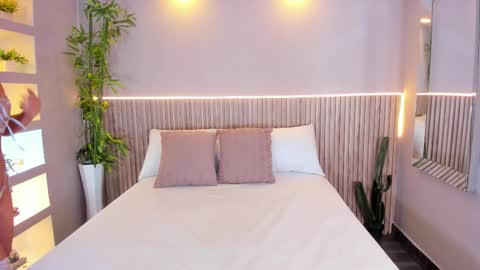 Snapshot of georginareyes chatting on December 14, 5:29 pm GeorginaReyes online show from December 14, 5:29 pm