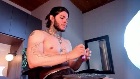 Snapshot of georgios_makris chatting on December 16, 3:11 am Georgios Makris online show from December 16, 3:11 am