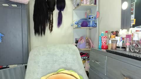 georgiss_ online show from March 9, 5:06 pm