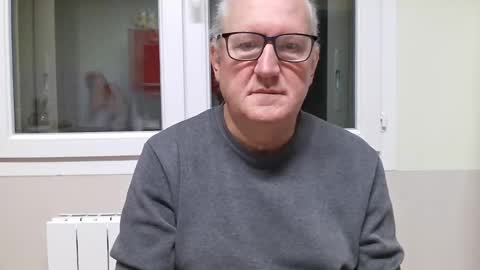 Snapshot of gerardlp131313 chatting on October 31, 8:10 pm gerardlp131313 online show from October 31, 8:10 pm