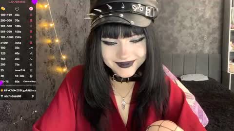 EmelyWoodes online show from June 15, 7:21 am