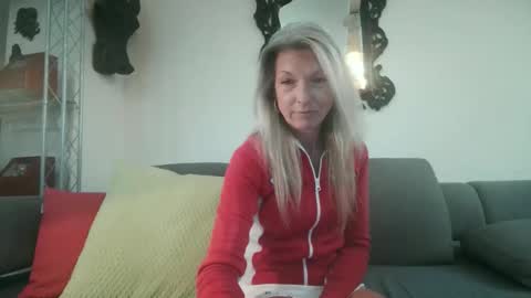 Snapshot of germansweety1 chatting on October 4, 2:15 pm germansweety online show from October 4, 2:15 pm