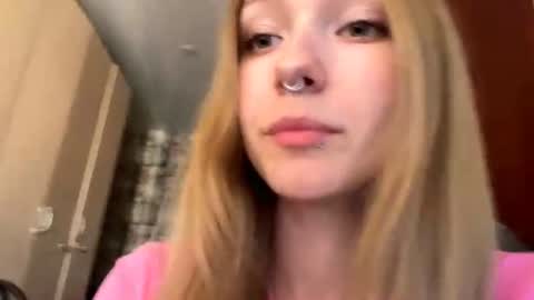 Sophie online show from June 17, 4:15 am