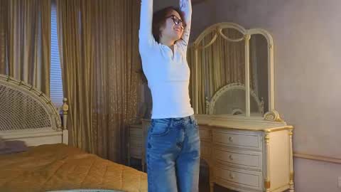 Kristy online show from April 18, 2:10 pm
