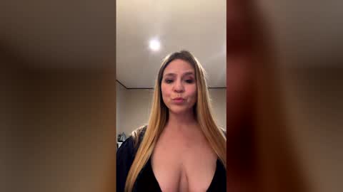 Snapshot of get2thepoin695 chatting on December 17, 4:24 pm get2thepoin695 online show from December 17, 4:24 pm