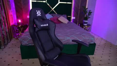 Snapshot of gfoxie chatting on December 15, 1:54 pm Ur Foxie online show from December 15, 1:54 pm