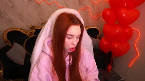 Snapshot of gfoxie chatting on February 16, 6:32 am Ur Foxie online show from February 16, 6:32 am