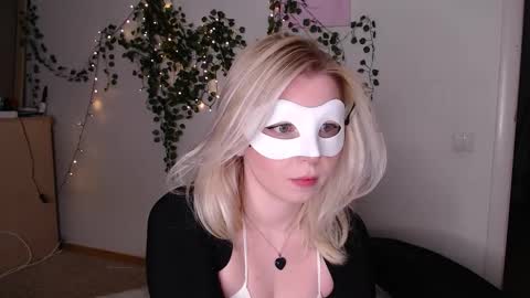 Snapshot of ggreenlightsss chatting on March 6, 8:27 pm kristina and jesse online show from March 6, 8:27 pm