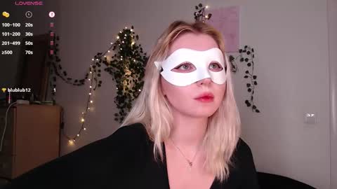 Snapshot of ggreenlightsss chatting on March 15, 8:48 pm kristina and jesse online show from March 15, 8:48 pm