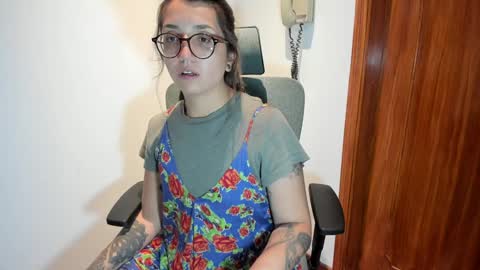 Snapshot of ghostcrimson chatting on December 4, 2:31 am andy online show from December 4, 2:31 am