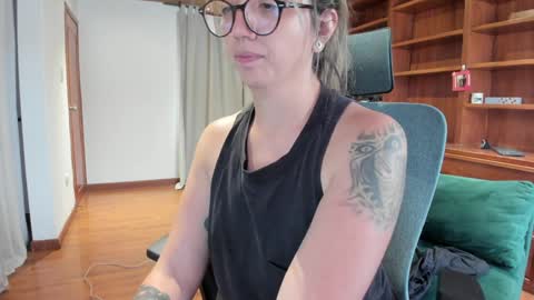 Snapshot of ghostcrimson chatting on December 23, 5:00 pm andy online show from December 23, 5:00 pm