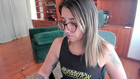 Snapshot of ghostcrimson chatting on December 26, 2:27 pm andy online show from December 26, 2:27 pm