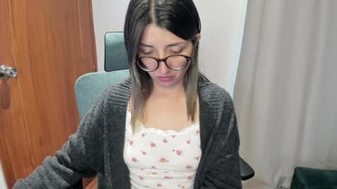 Snapshot of ghostcrimson chatting on January 8, 2:14 pm andy online show from January 8, 2:14 pm