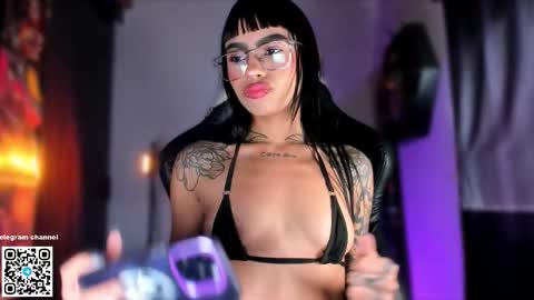 Snapshot of ghostlydolll chatting on December 17, 5:30 pm Sara online show from December 17, 5:30 pm