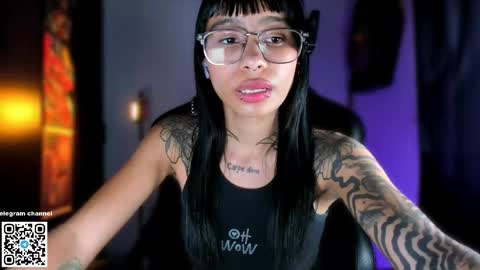 Snapshot of ghostlydolll chatting on December 18, 8:15 pm Sara online show from December 18, 8:15 pm