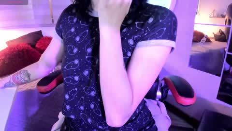 Allison  online show from April 13, 8:03 pm