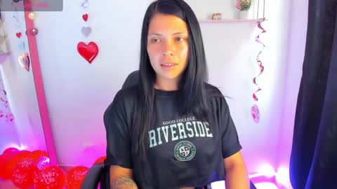 giaaaa   online show from February 14, 9:10 pm