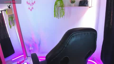 giaaaa   online show from September 9, 5:56 pm