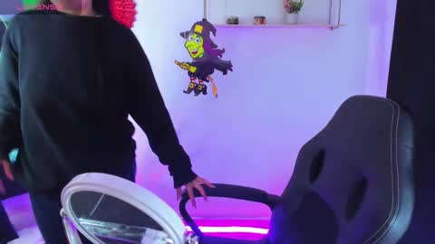 giaaaa   online show from October 20, 10:54 pm