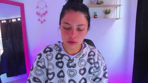 giaaaa   online show from March 18, 12:41 pm