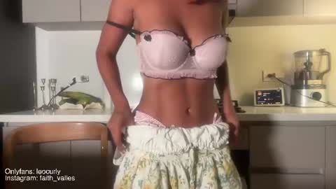 Snapshot of gia_curly chatting on July 7, 12:46 am Leo online show from July 7, 12:46 am
