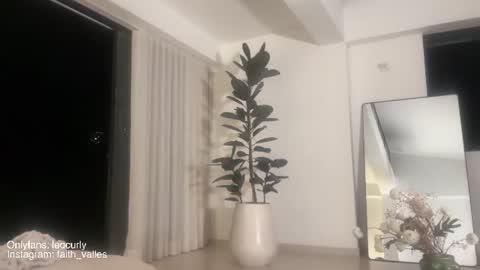 Snapshot of gia_curly chatting on July 10, 1:54 am Leo online show from July 10, 1:54 am