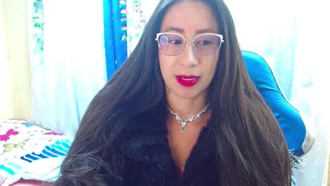 Snapshot of gia_leinn chatting on November 8, 2:39 pm Gia online show from November 8, 2:39 pm