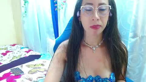 Snapshot of gia_leinn chatting on November 19, 10:21 pm Gia online show from November 19, 10:21 pm