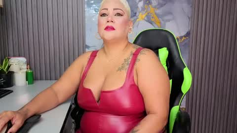 Snapshot of gianellacox chatting on April 29, 12:09 pm online show from April 29, 12:09 pm