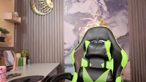 Snapshot of gianellacox chatting on July 25, 11:41 am online show from July 25, 11:41 am