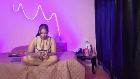 Giana Roberts online show from February 2, 12:37 pm