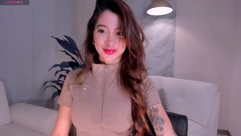 Snapshot of giannawatson chatting on July 18, 12:53 pm online show from July 18, 12:53 pm