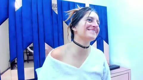 GiaRoussel online show from January 4, 2:25 pm