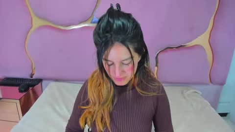 GiaRoussel online show from January 8, 2:25 pm