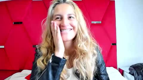 GiaRoussel online show from February 2, 7:45 pm