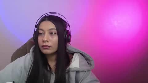 Snapshot of gigglepuff_ chatting on December 18, 8:09 am gigglepuff_ online show from December 18, 8:09 am