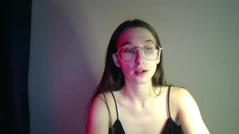 Snapshot of gigi_nix chatting on December 18, 5:00 pm Gigi online show from December 18, 5:00 pm