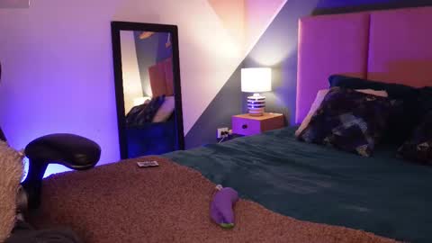 GIGI online show from December 23, 6:00 am