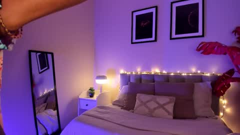 GIGI online show from January 14, 4:40 am