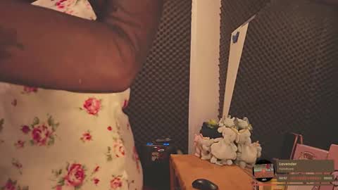 Snapshot of gigifontaine_ chatting on October 7, 8:39 pm Gigi independet model P online show from October 7, 8:39 pm