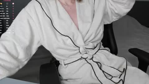 gigihadd online show from November 29, 5:49 pm